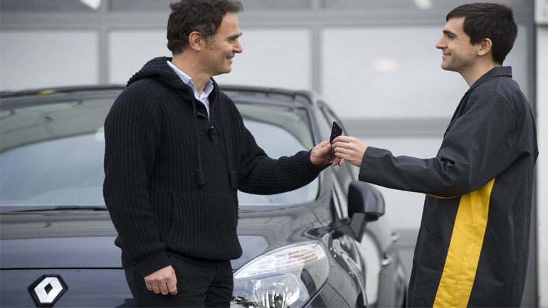 Service με 53 ευρώ προσφέρει η Renault